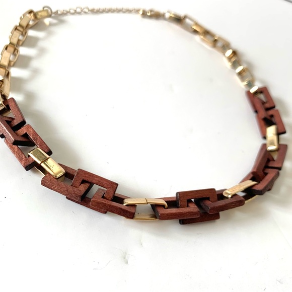 Unique wood and gold tone necklace - Picture 2 of 3